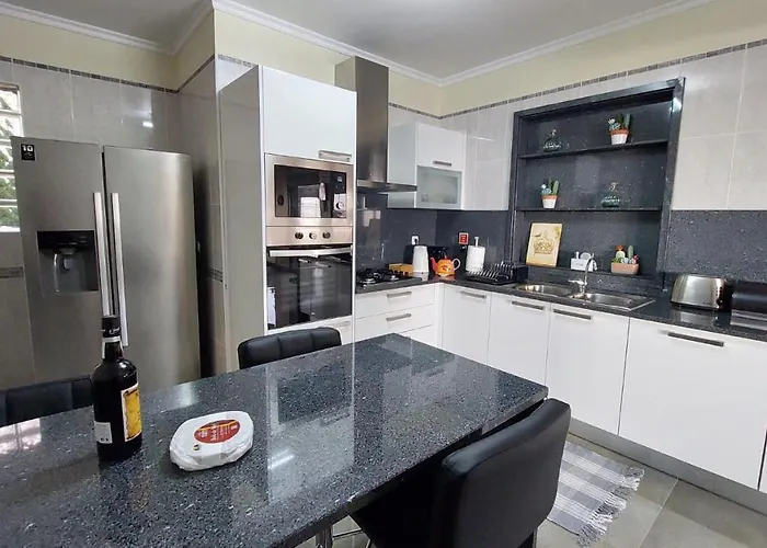 Βίλα Strelitzia Φουνκάλ