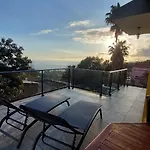 Strelitzia Villa *